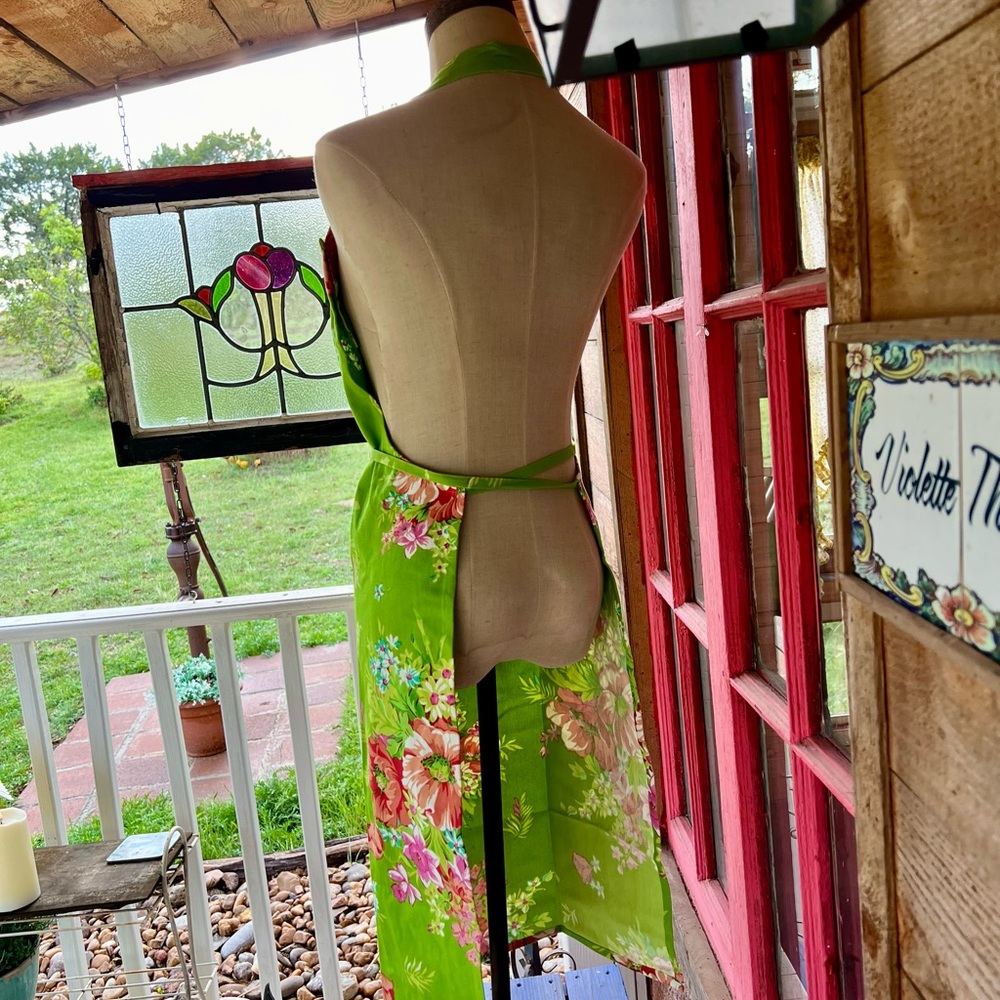 🌺Spring Blooms Chef Apron🌺 - Picture 7 of 9